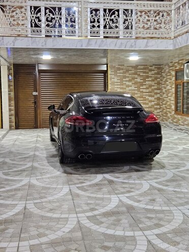 Porsche Panamera 4S-2
