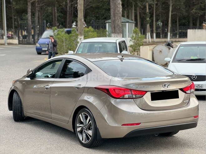 Hyundai Elantra-5