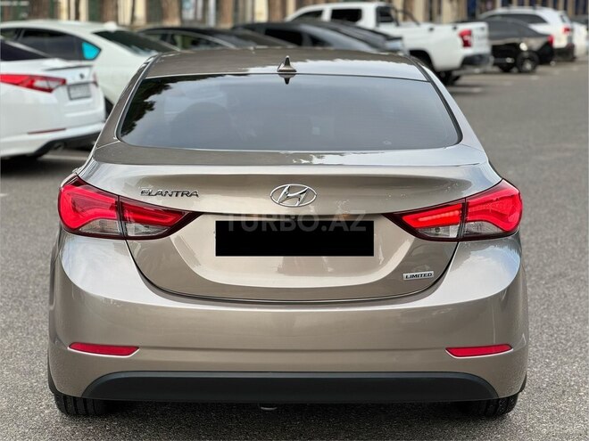 Hyundai Elantra-7