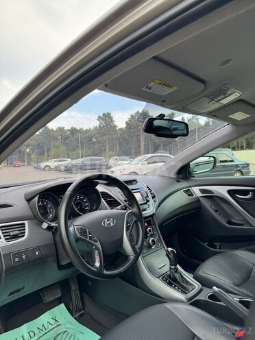 Hyundai Elantra-10