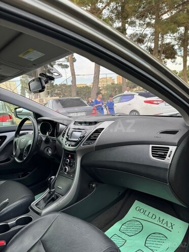 Hyundai Elantra-15