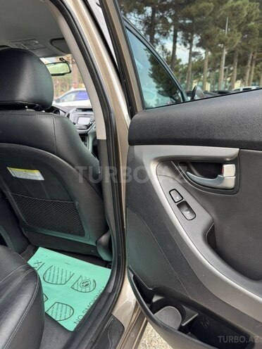 Hyundai Elantra-14