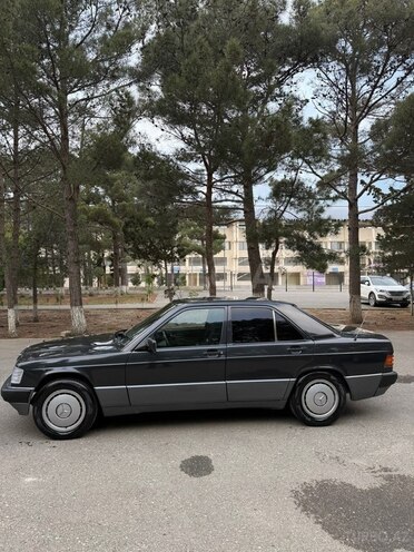 Mercedes 190-10