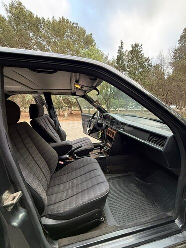 Mercedes 190-13