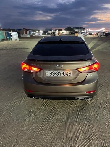 Hyundai Elantra-6