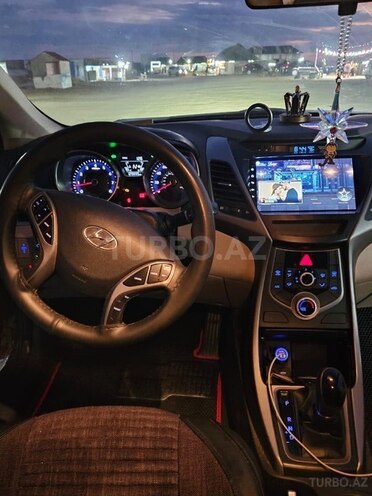 Hyundai Elantra-7