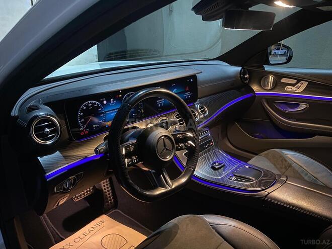Mercedes E 300 e-5