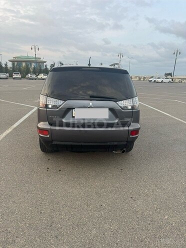 Mitsubishi Outlander-3