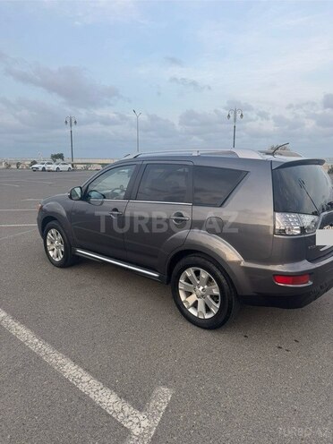 Mitsubishi Outlander-8