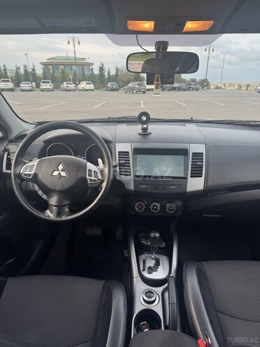 Mitsubishi Outlander-2