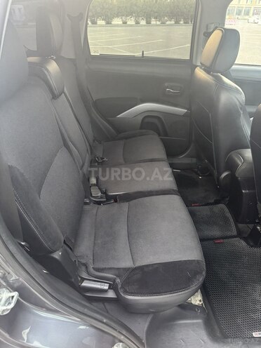 Mitsubishi Outlander-4