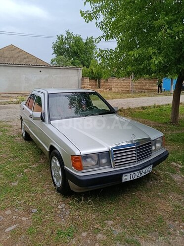 Mercedes 190-1