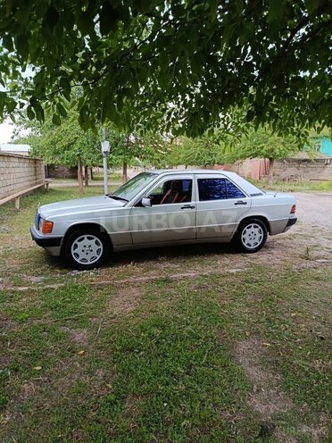 Mercedes 190-8