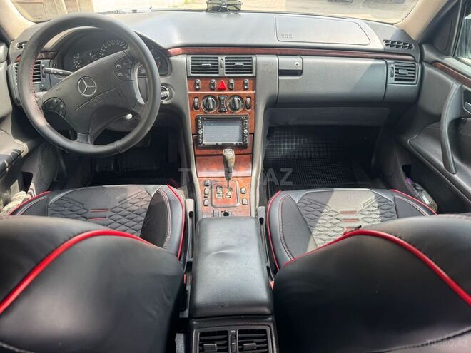 Mercedes E 220-2