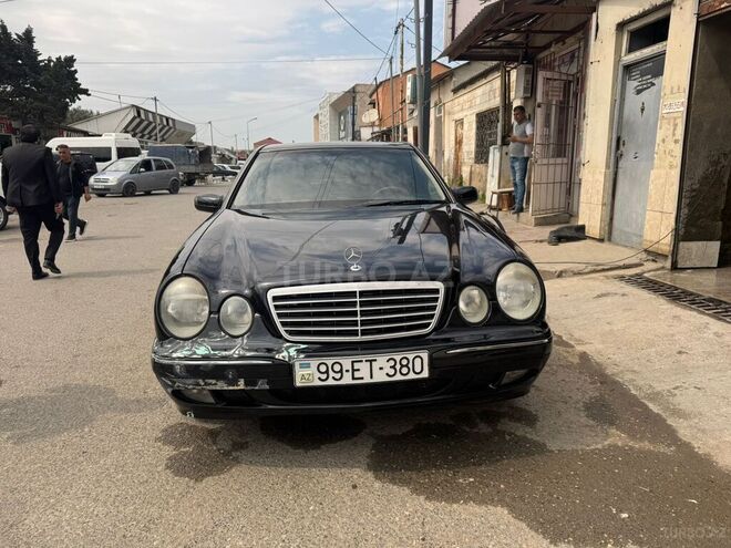 Mercedes E 220-1