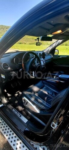 Mercedes GL 550 4MATIC-11