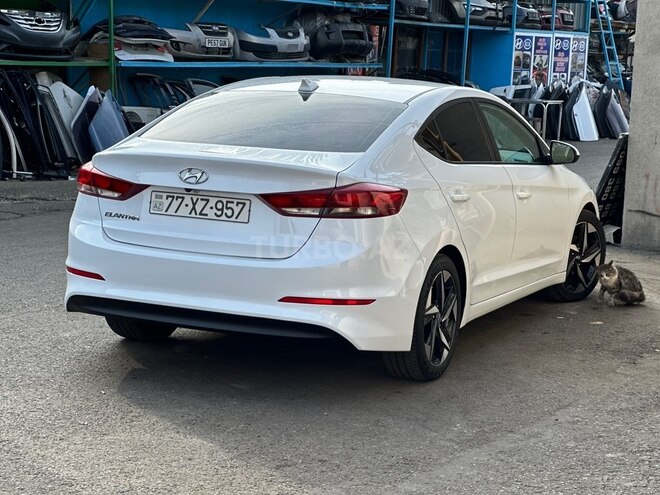 Hyundai Elantra-4