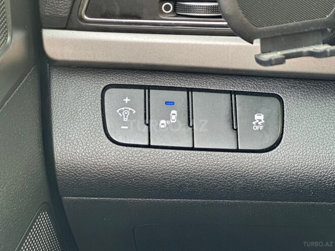 Hyundai Elantra-11