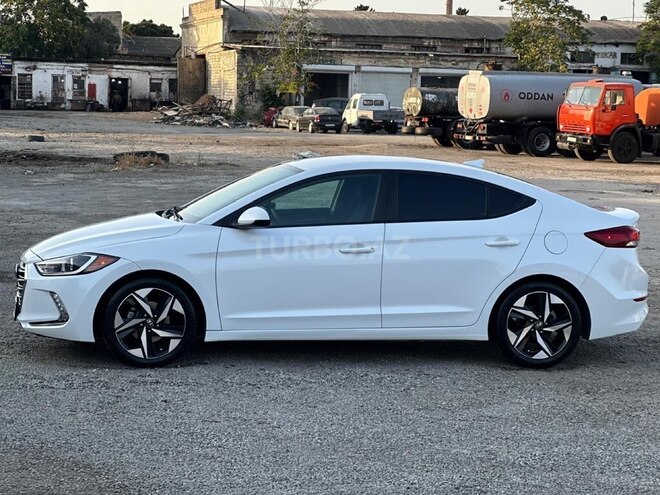 Hyundai Elantra-12