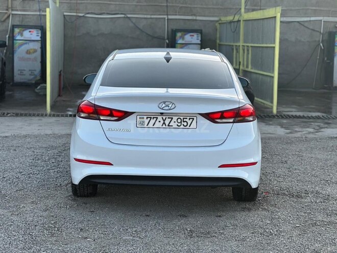 Hyundai Elantra-10