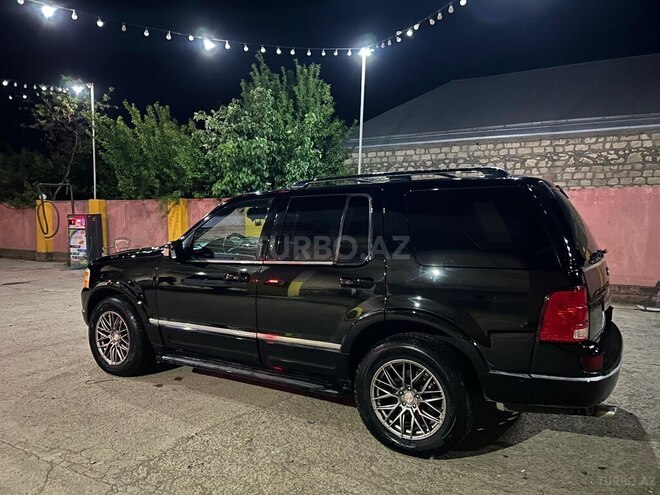 Ford Explorer-3