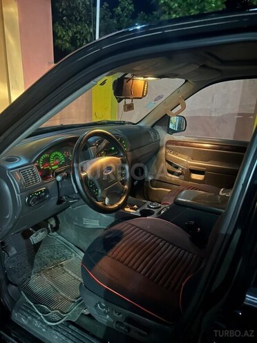 Ford Explorer-5