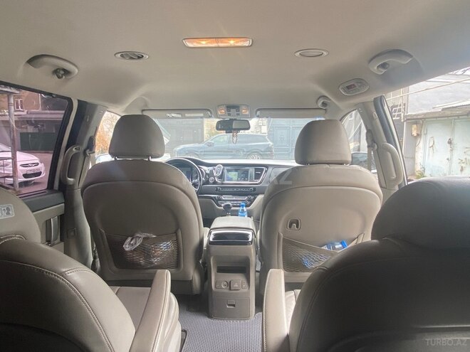 Kia Carnival-10