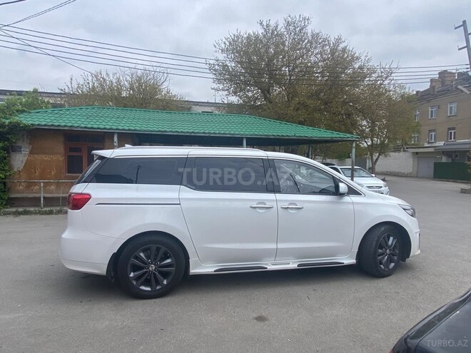Kia Carnival-6
