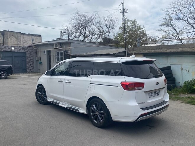 Kia Carnival-4