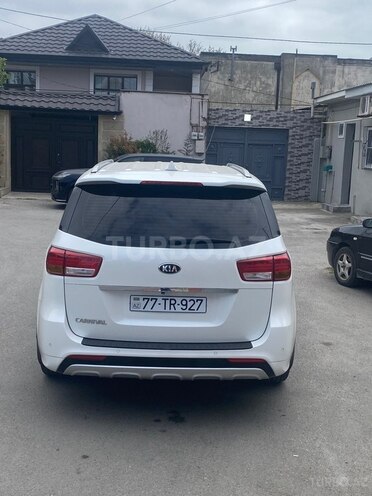 Kia Carnival-2