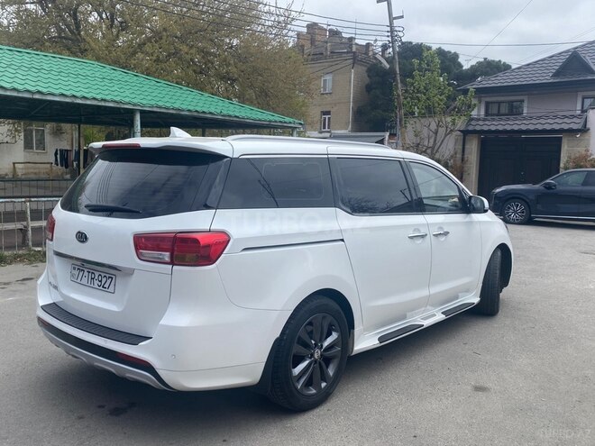 Kia Carnival-5