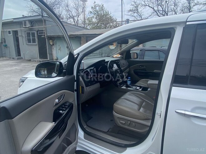 Kia Carnival-9