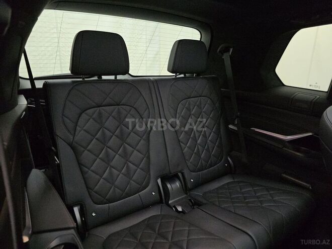 BMW X7-10