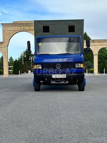 Mercedes 811 D-6