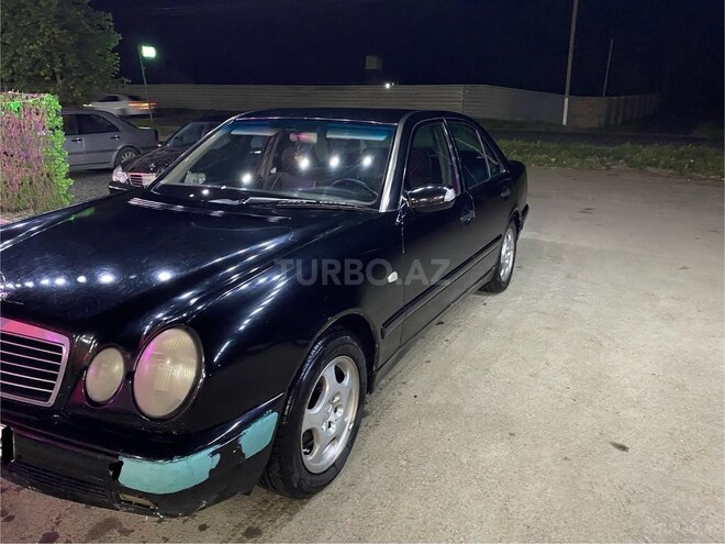 Mercedes E 220-2