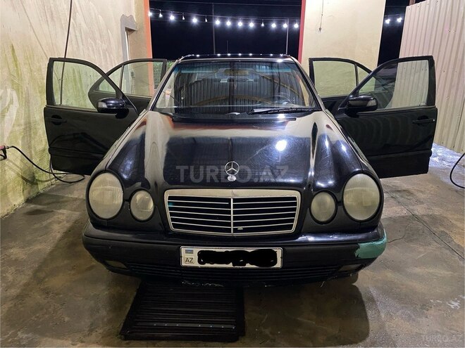 Mercedes E 220-1