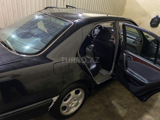 Mercedes E 220-6