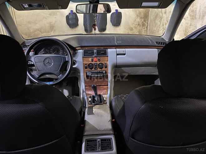 Mercedes E 220-7