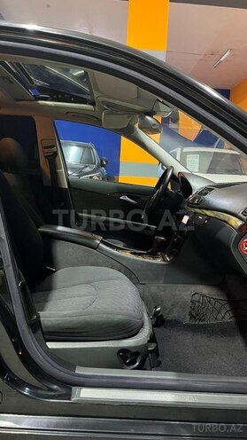 Mercedes E 220-17