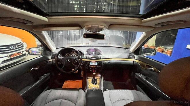 Mercedes E 220-12