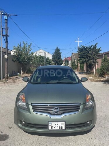 Nissan Altima-1