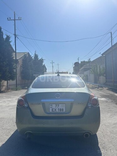 Nissan Altima-5