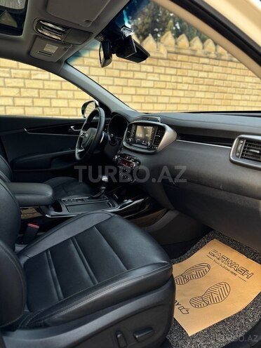 Kia Sorento-12