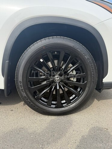 Toyota Highlander-12