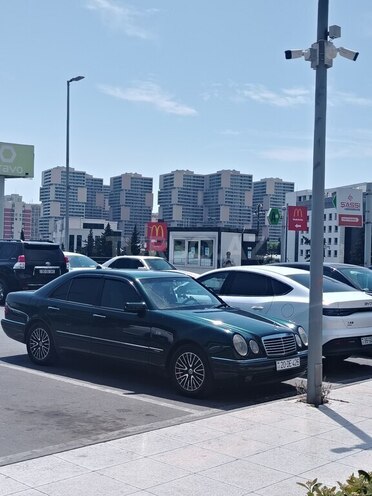 Mercedes E 240-2