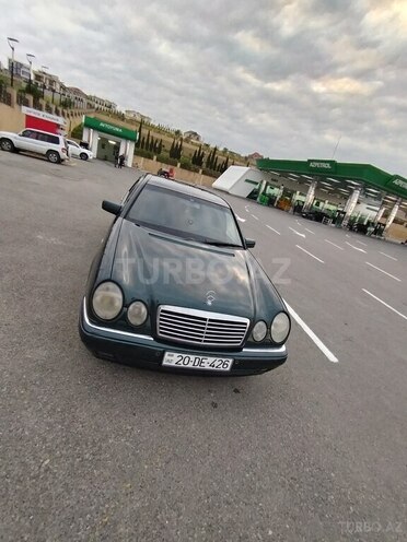Mercedes E 240-3