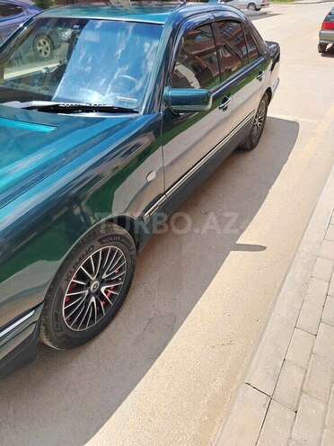 Mercedes E 240-8