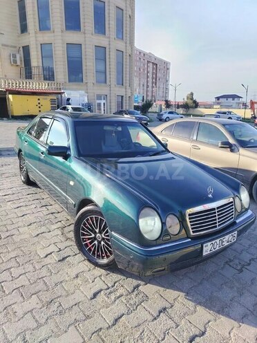 Mercedes E 240-11