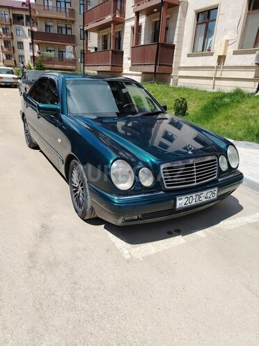 Mercedes E 240-1