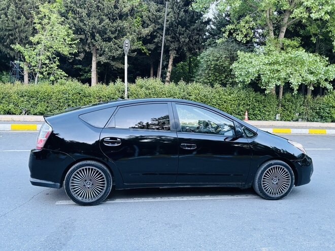 Toyota Prius-4
